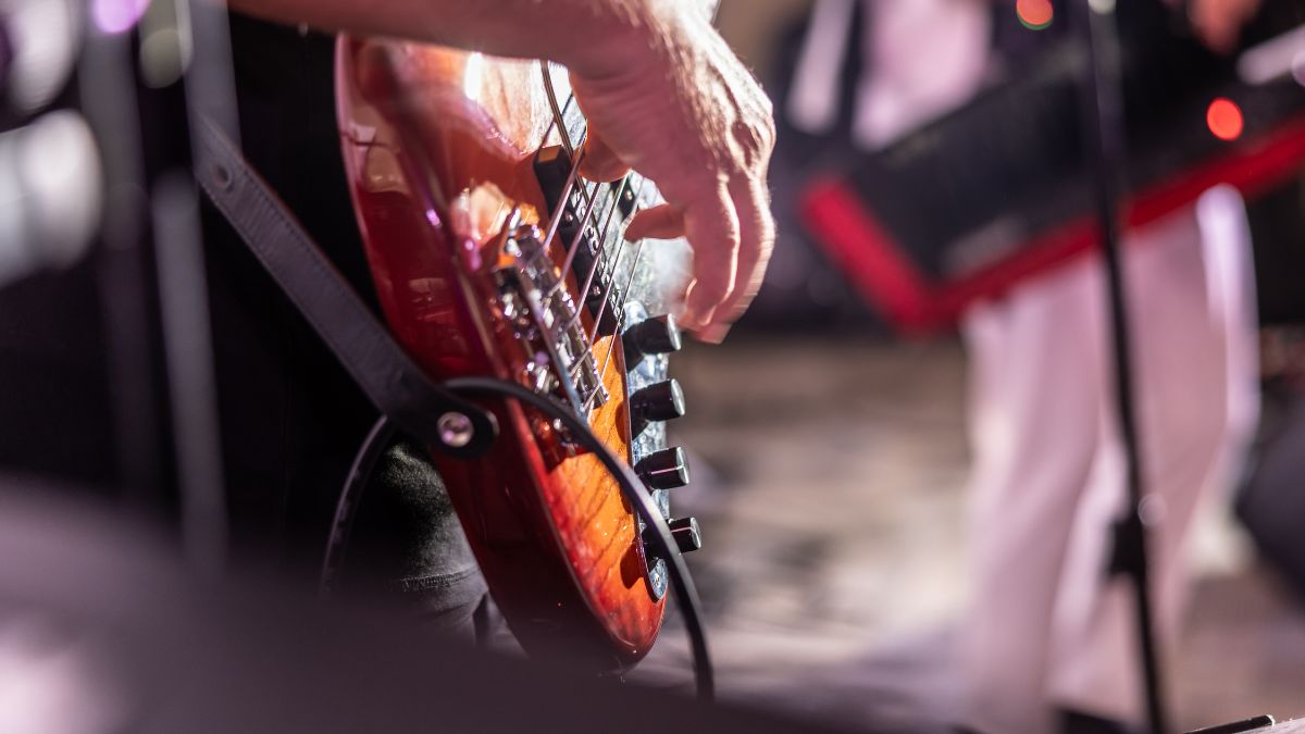 Este es el 'riff' de rock 'perfecto' para empezar a tocar guitarra: un himno clásico de la música