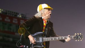 La desesperada promesa detrás de 'Back in Black' de AC/DC: el verdadero y oscuro significado de su letra