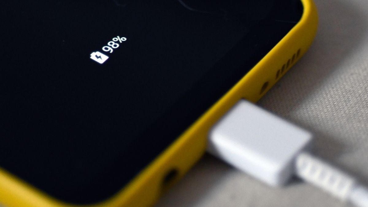 Cómo cargar el celular cuando no hay electricidad en casa: 3 trucos efectivos y seguros