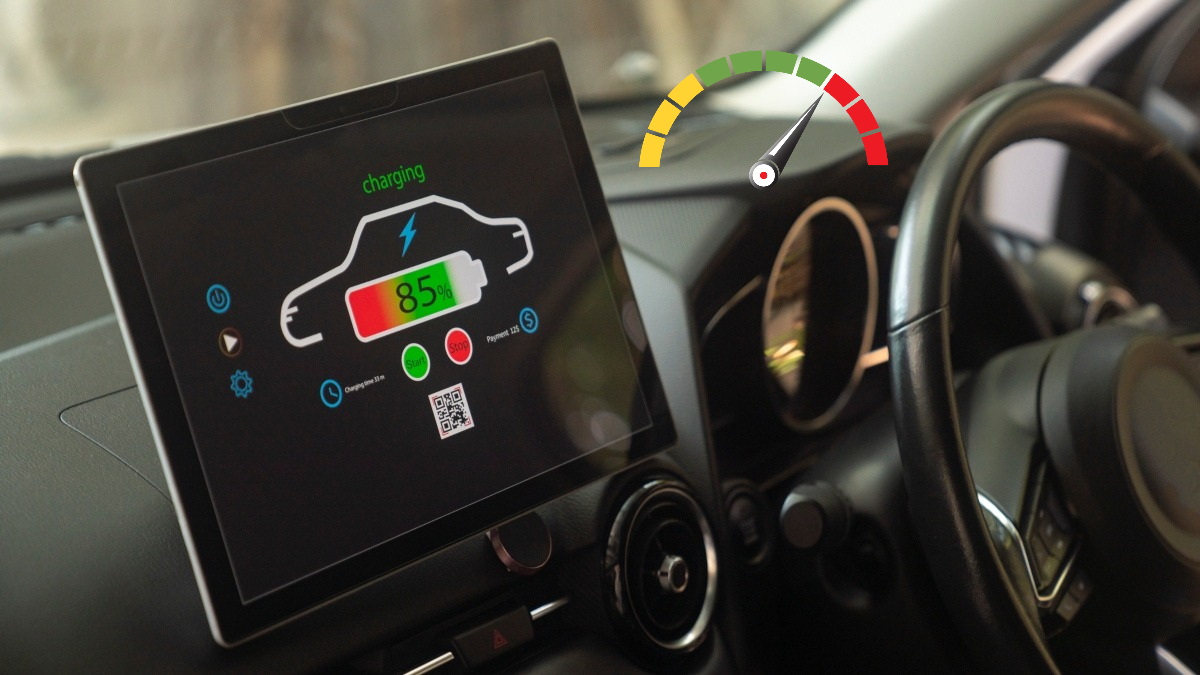 Imagen del interior de un carro eléctrico con logo de velocímetro. Créditos: Getty Images