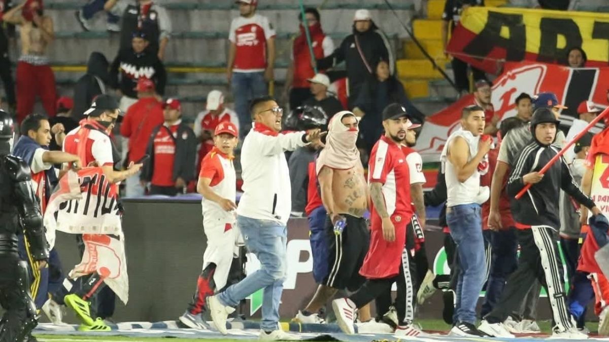 Las sanciones que podría enfrentar Santa Fe por incidentes entre barristas contra América de Cali: ¿Pérdida de puntos?