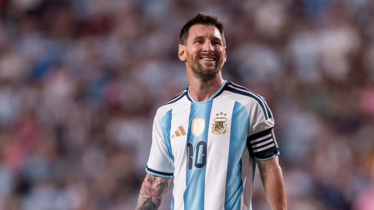 Foto de Lionel Messi jugando con Argentina